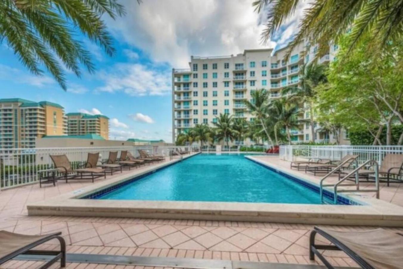 Apartment In Casa Costa Condo!Beach Pass Included Boynton Beach Luaran gambar